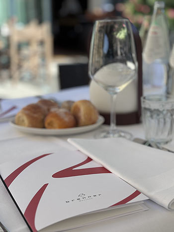 Brenner-Marstallterrasse nach 4 Jahren wiedereröffnet: mediterranes Ambiente mit Olivenbäumen und ganz besonderem Flair (©Foto: Martin Schmitz)